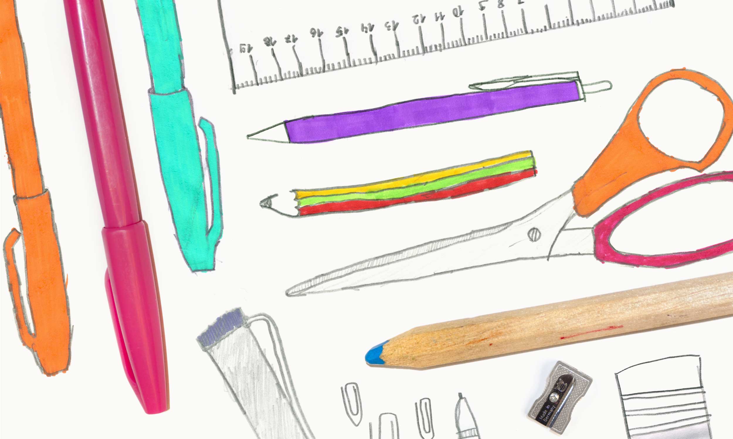 im Hintergrund eine detaillierte farbige Kinderzeichnung von verschiedenen Arbeitsmitteln, wie Stiften, Schere, Lineal; darauf ein dicker hölzerner Buntstift
