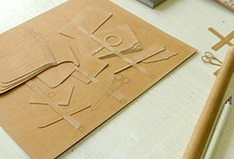 View of the pattern for the relief foil of the painting Pegboard with Flute. The numerous objects attached to the pegboard, a kind of pinboard, require high skills in cardboard model making in order to distinguish them well from each other.