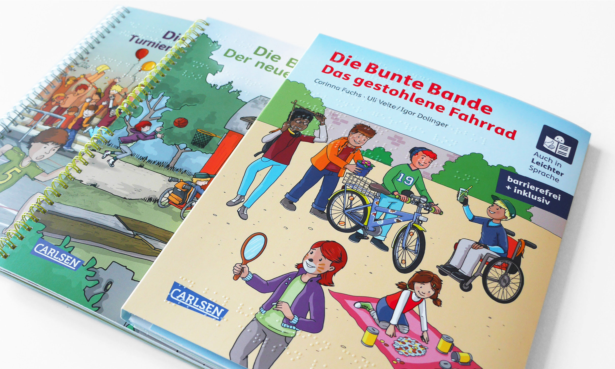 In a row, the issue of the Bunte Bande \"Das gestohlene Fahrrad\" (The Stolen Bicycle) lies next to other subsequently inclusive issues of the Bunte Bande.