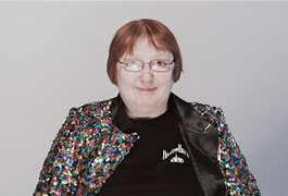 Portrait photo of a young disabled woman from "Lebenshilfe rocks" motif