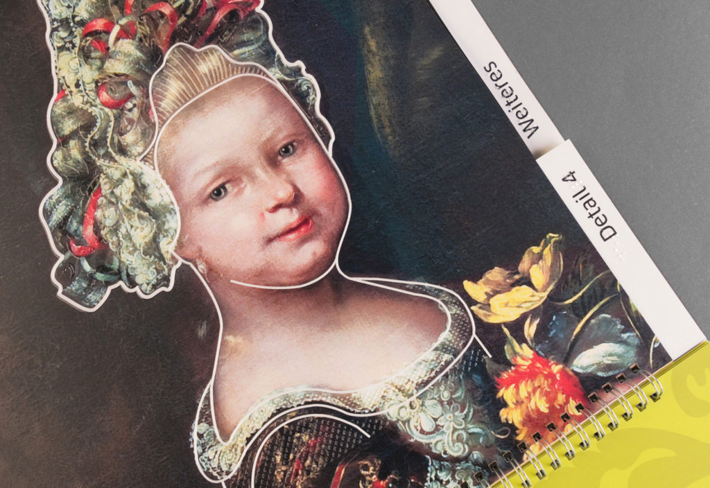 Detailfoto mit Nahansicht der „Kleinen Prinzessin“ auf dem Titel eines taktilen Begleitheftes von dem Projekt.